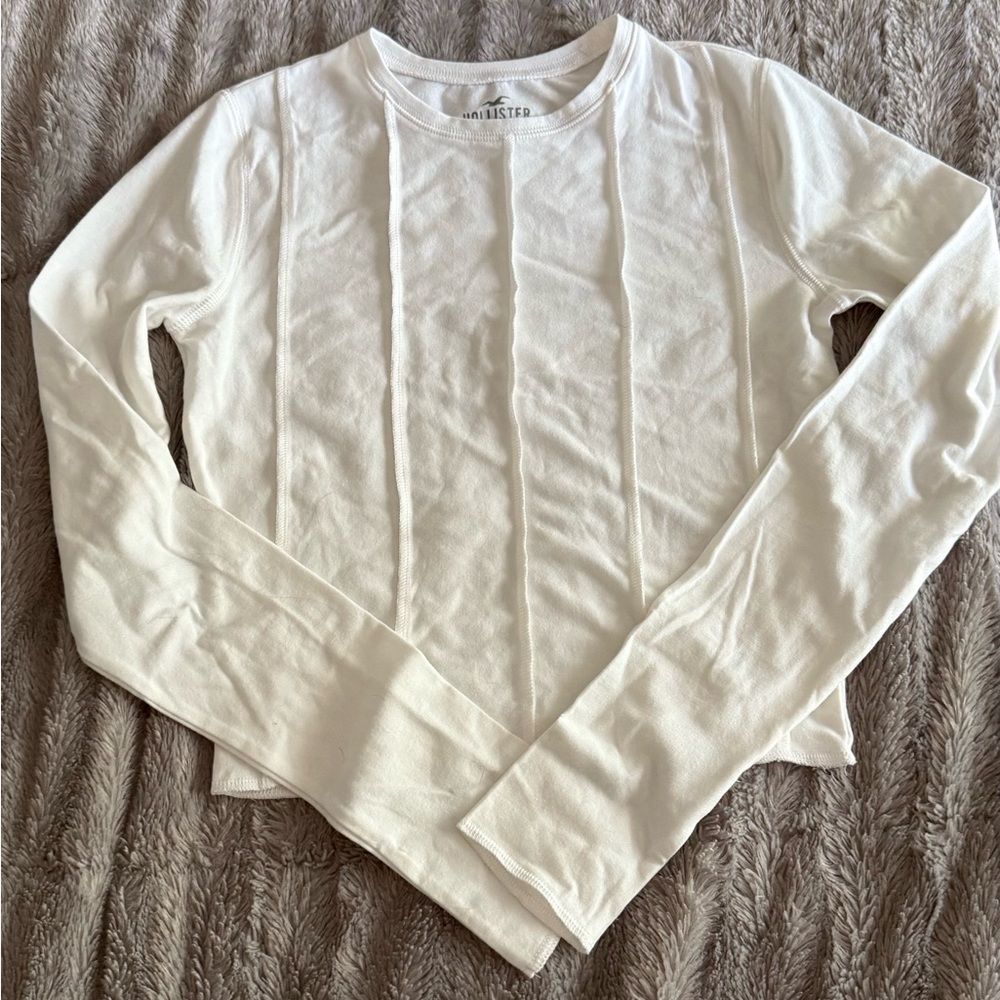 Hollister Women's Cream Crew Neck Sweater